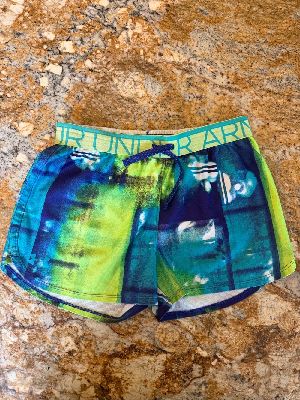 Under Armour HeatGear Short - Girls Large